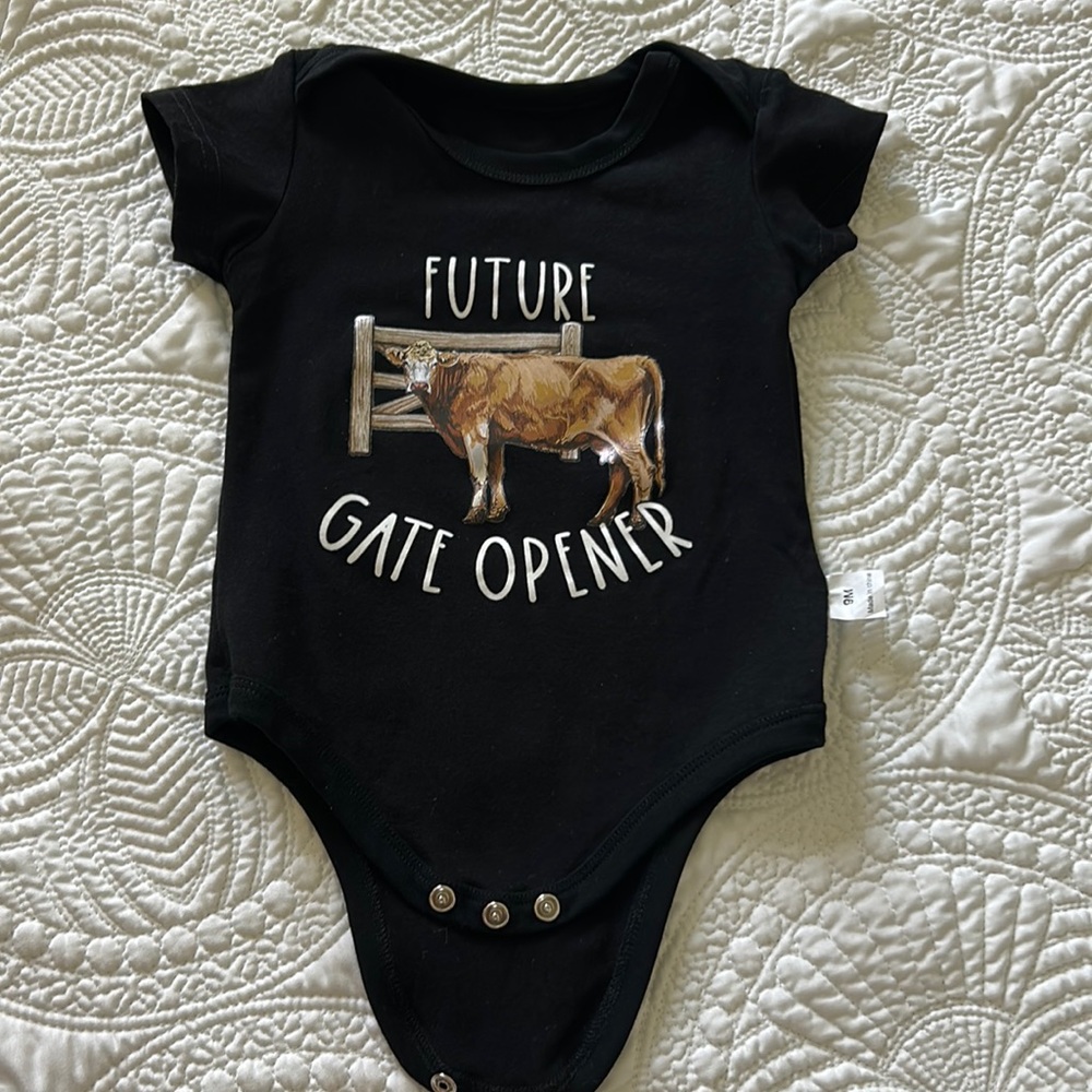 🌻 5 for $25 🌻 bundle for discount NWOT cow onesie
